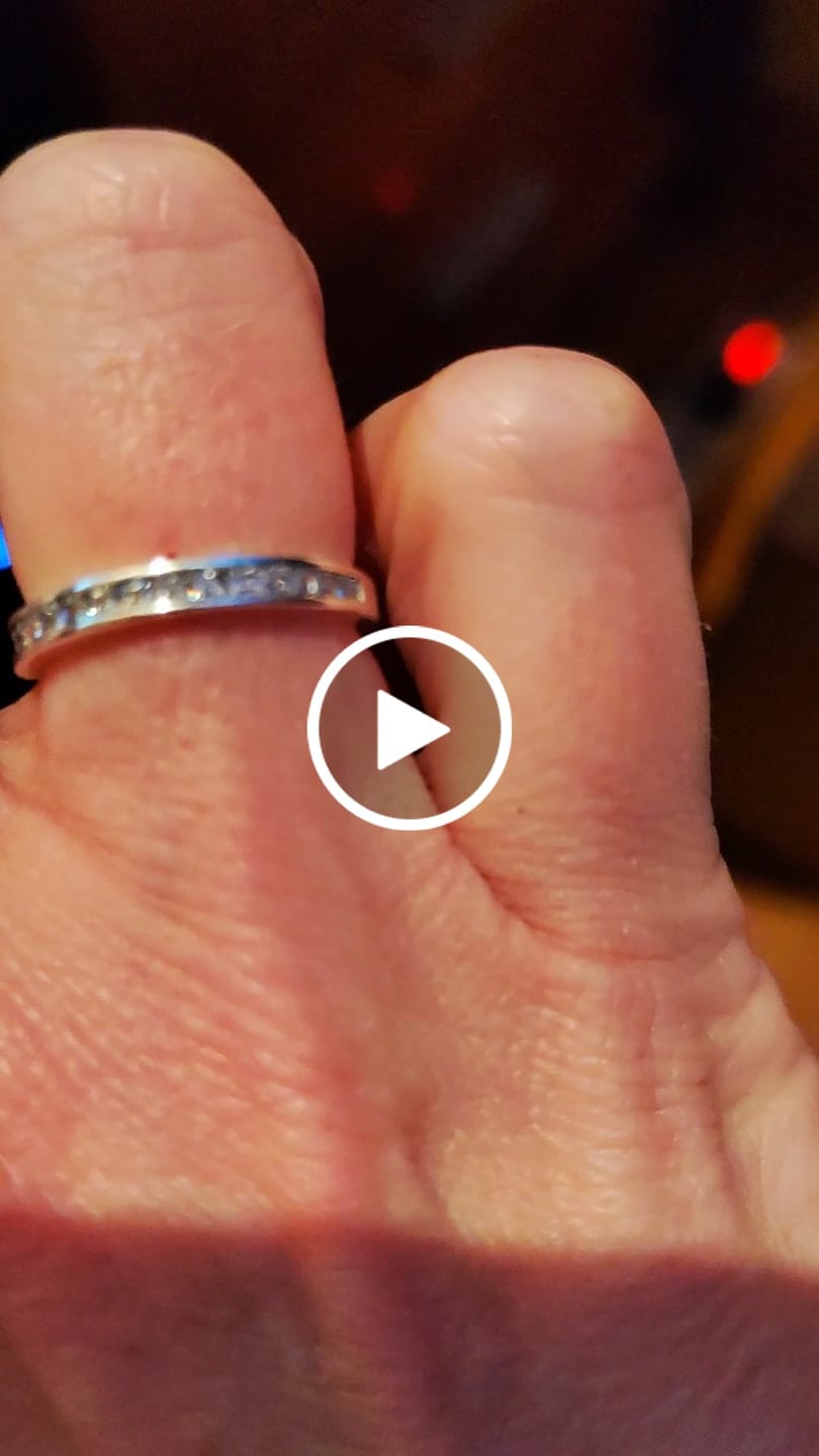 Customer video review of Anillo Zafiros