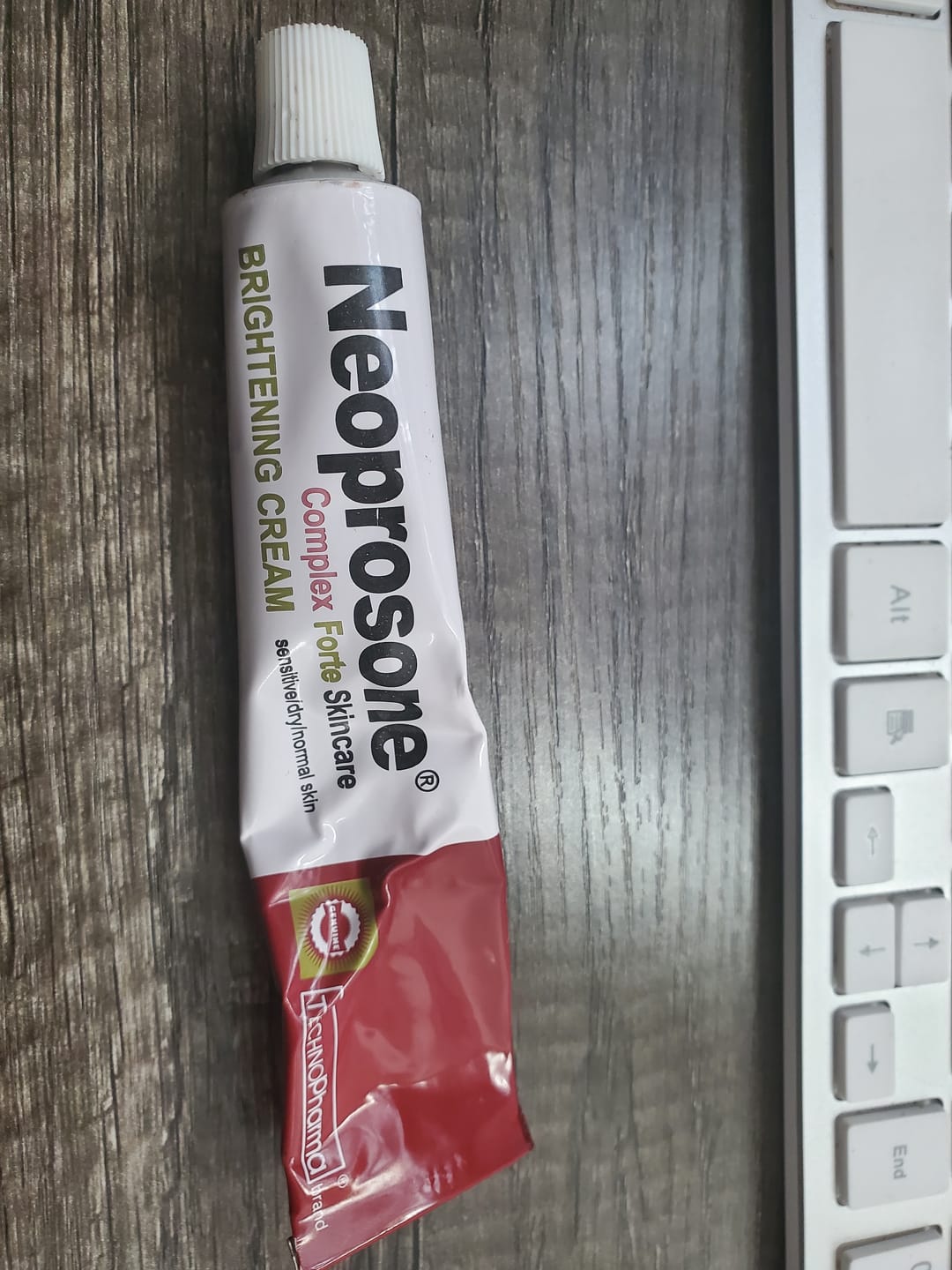 Customer photo review of Neoprosone Brightening Cream - Dark Spot Remover - 50ml / 1.7 fl oz