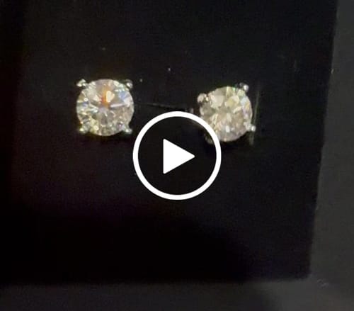Customer video review of Luxury Edition VVS1 Certified Moissanite