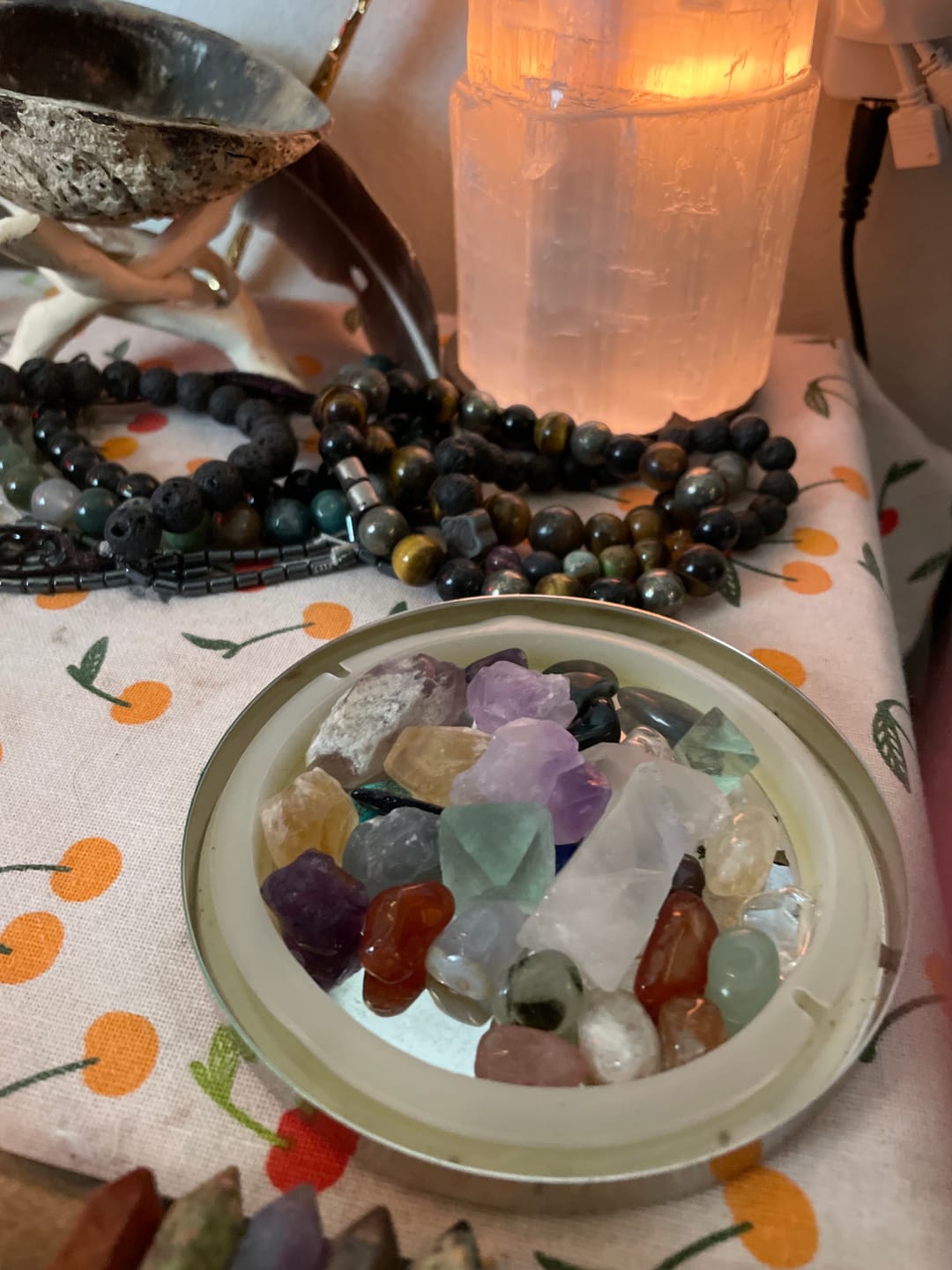 Customer photo review of 26-Piece Mini Gemstone Pocket Set (+ Velvet Carry Bag)