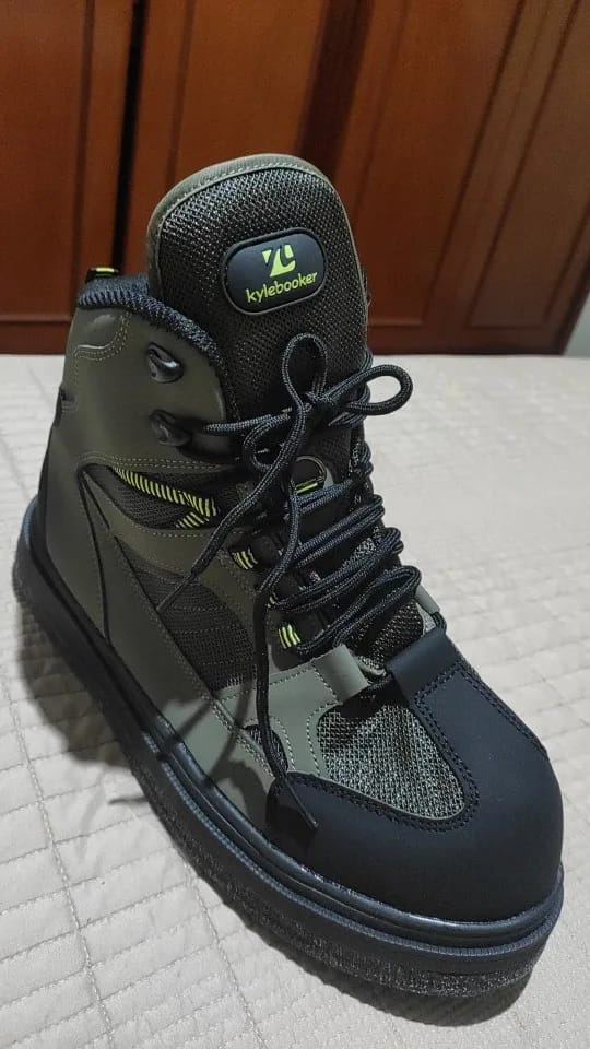 Customer photo review of Kylebooker Fly Fishing Felt & Rubber Sole Wading Boots Waders Shoes WB001