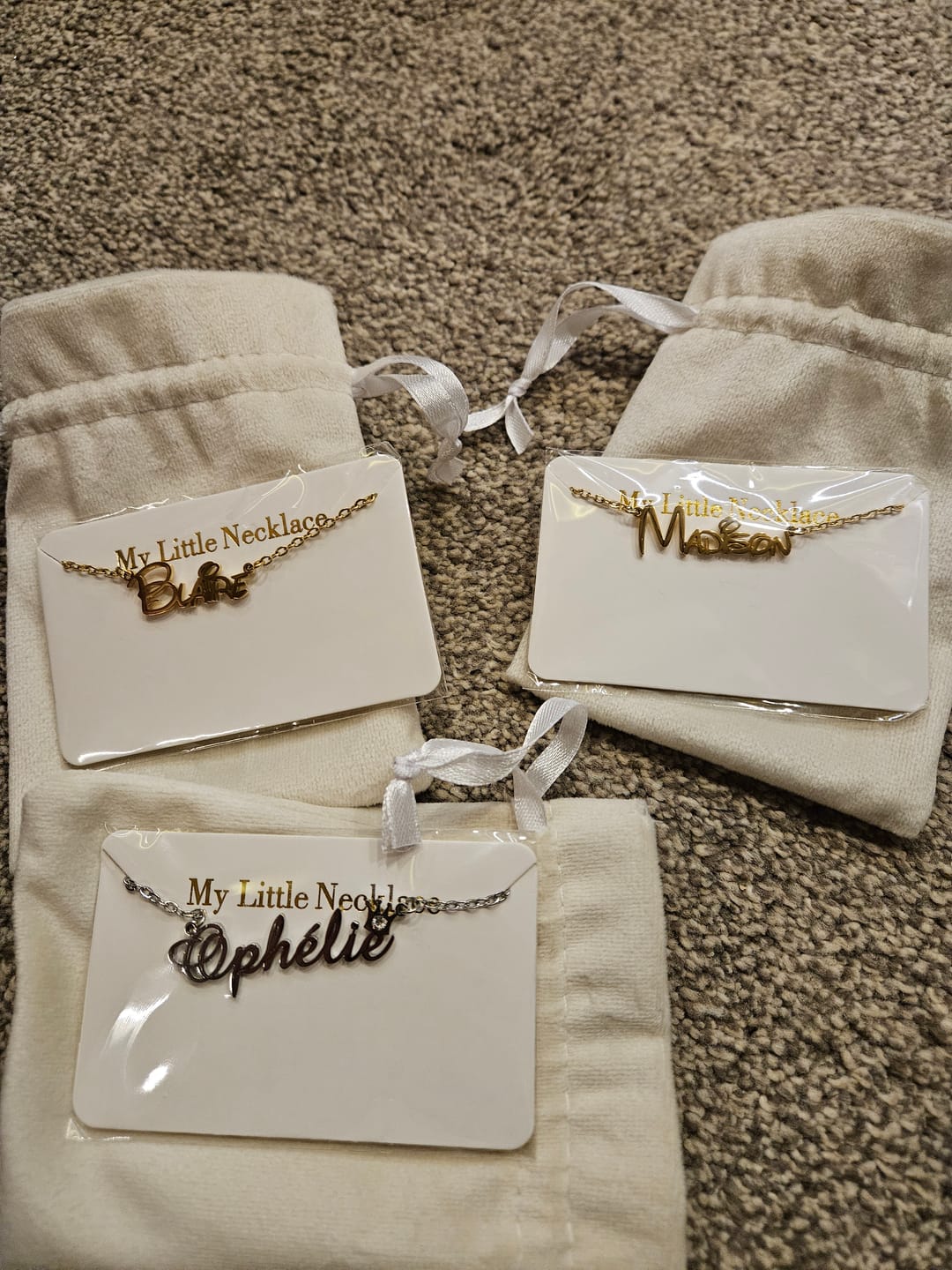 Customer photo review of Collier Personnalisable Lettres Disney