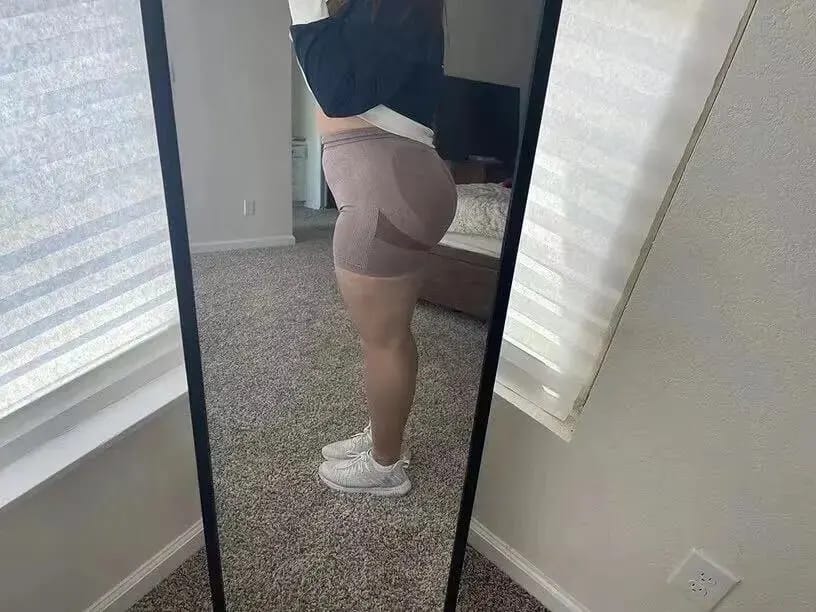 Customer photo review of Celeb-Booty Breast & Butt Enlargement Growth Oil 4oz