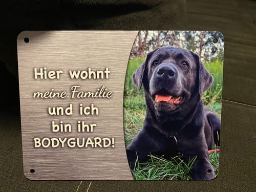 Customer photo review of Hunde-Türschild mit Foto & Wunschtext (UV- UND WETTERFEST)