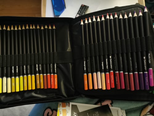 Customer photo review of 120 Pièces Crayons De Couleur Dans Un Étui À Fermeture Éclair