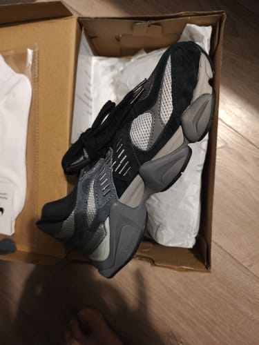 Customer photo review of New Balance 9060 BLACK CASTLEROCK