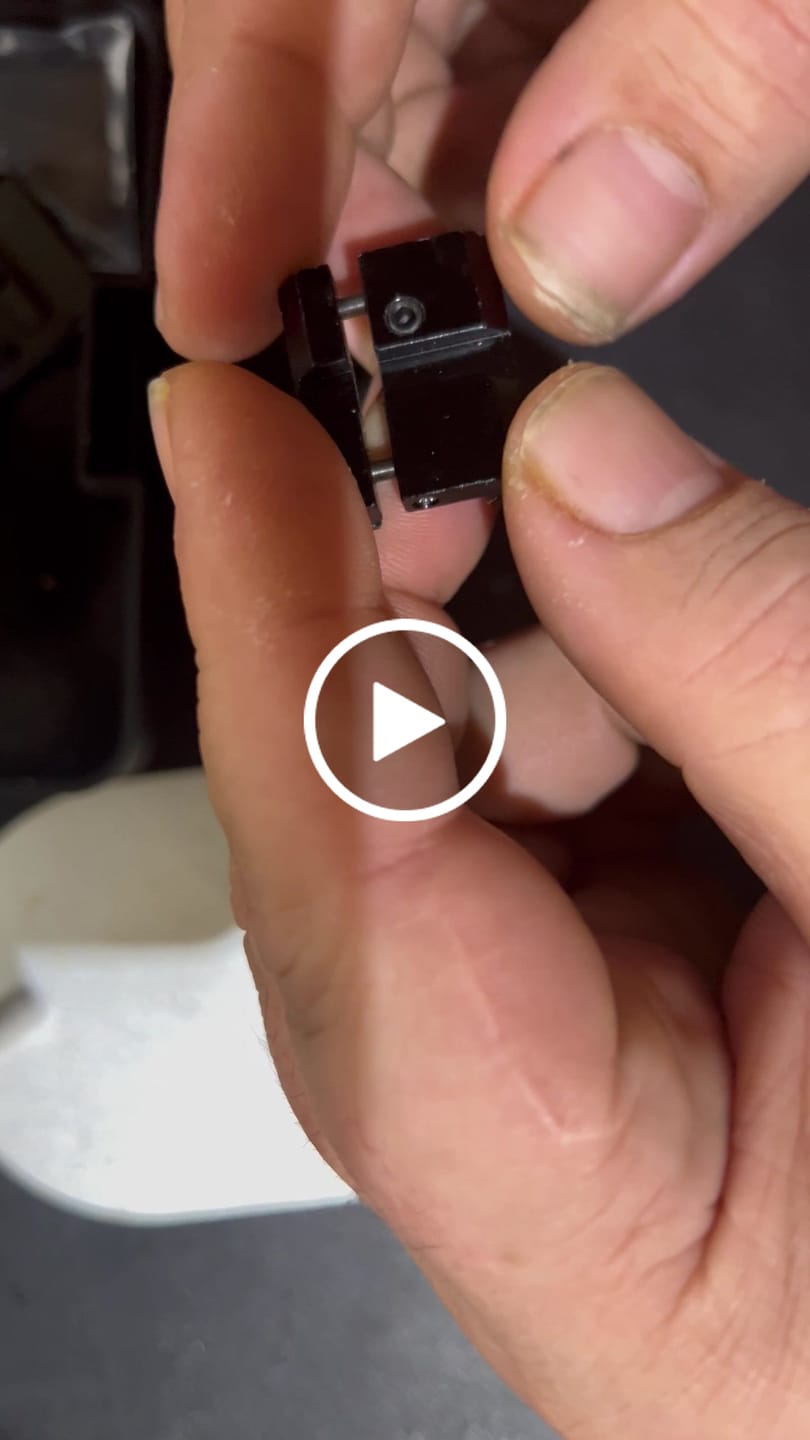 Customer video review of Vector Optics SCRA-06B Adapter von 11mm Dovetail zu 21mm Weaver, l=38mm (2Stk)