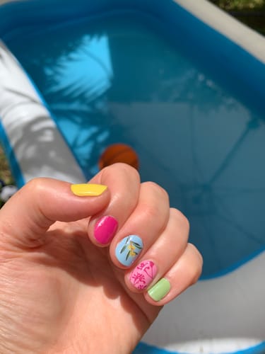 Customer photo review of Aussie Florals (NO PACKAGING) | Teggun Ashleigh Collab Nail Polish Wrap