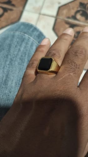 Customer photo review of Royal Signet Ring (Gold)