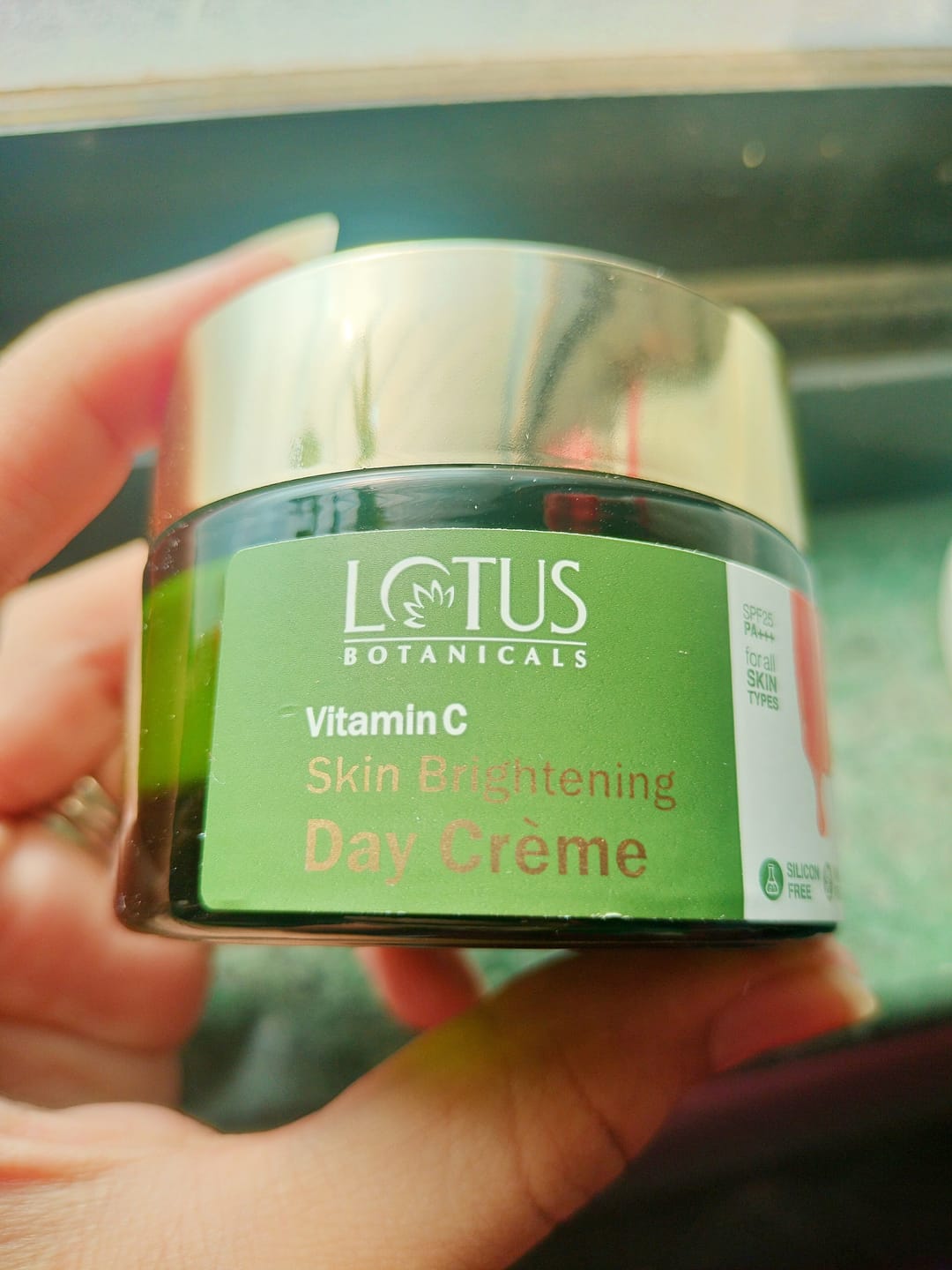 Customer photo review of Vitamin C Skin Brightening Day Crème