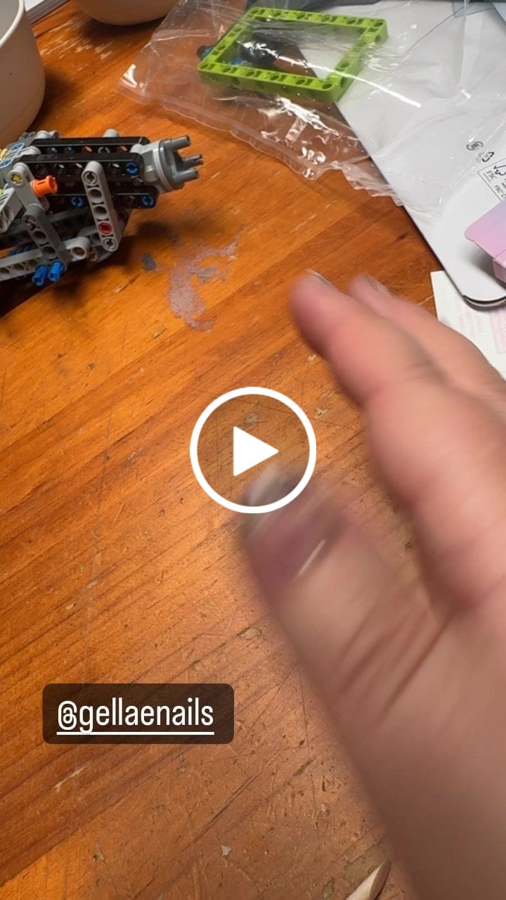 Customer video review of Nourishing Cuticle Oil Pen & Gellae Nail Remover