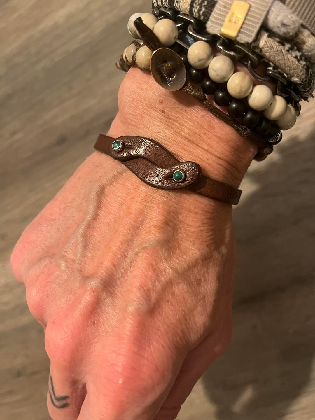 Customer photo review of Bracciale pelle Noi Malachite Tulsi