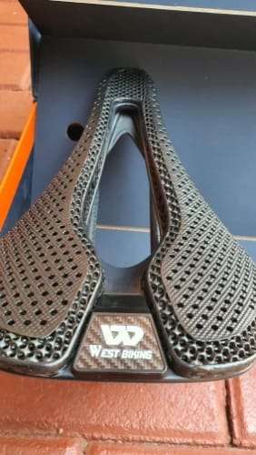 Customer photo review of CarbonXl Professional Series - T800 Carbon Fiber Fahrradsattel - 3D Gedrucktes Sitzkissen