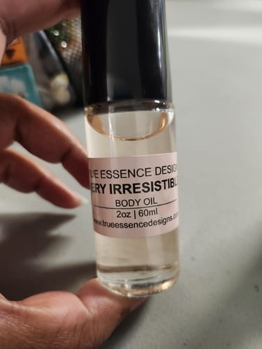 Customer photo review of GIV658 Very Irresistible Body Oil  - Women