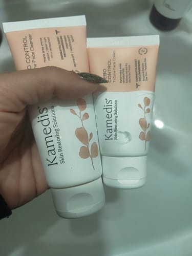 Customer photo review of קרם פנים טיפולי לעור פנים אדמומי, מגורה ומתקלף | SEBO T-ZONE CREAM