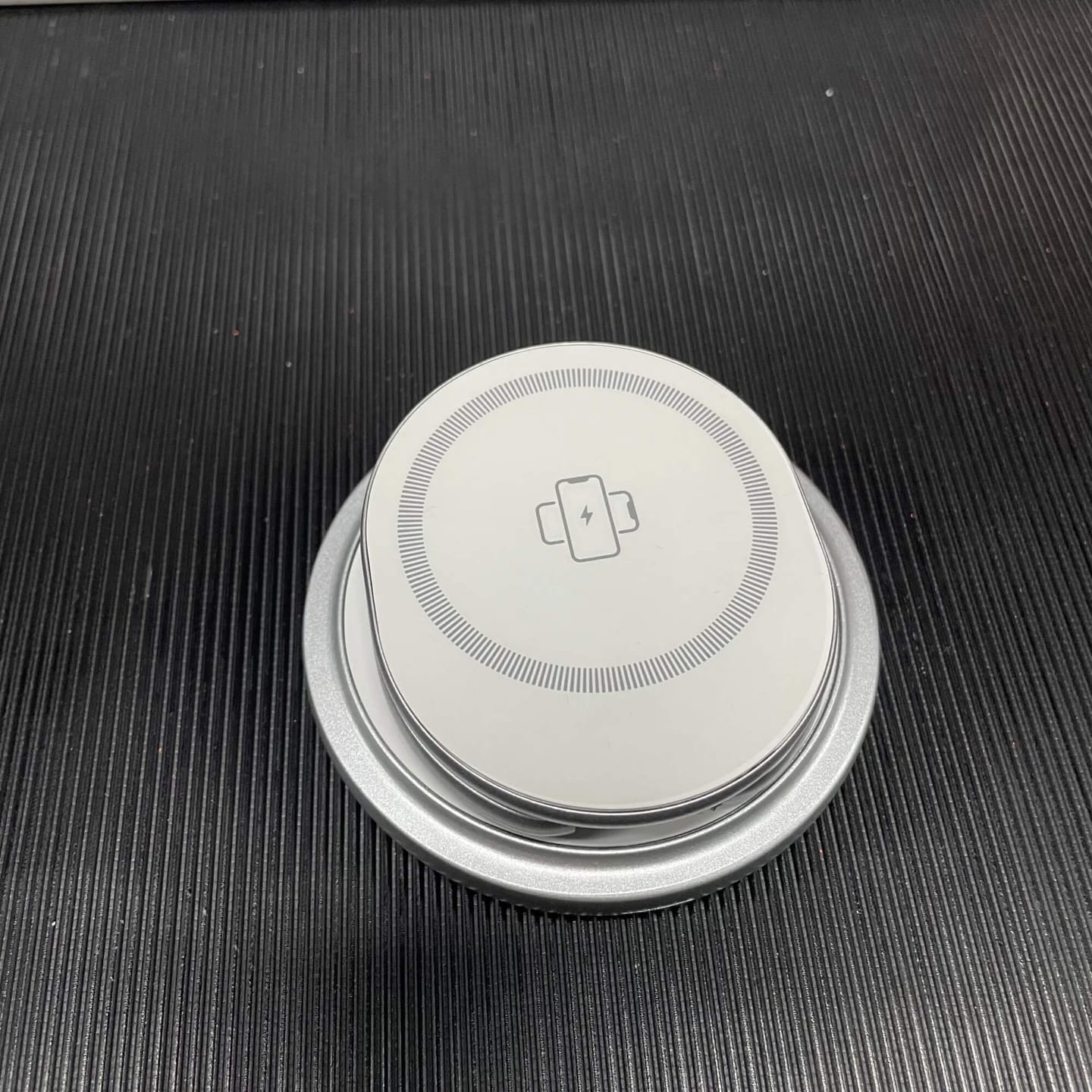 Customer photo review of MagFold Twist Qi2