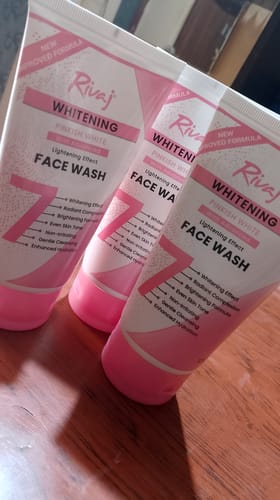 Customer photo review of Pinkish Whitening Face Wash
