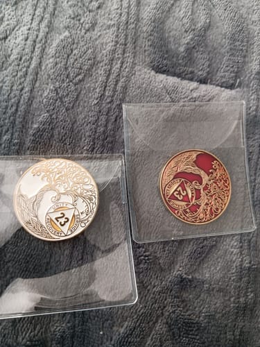Customer photo review of 1 to 50 Year Sobriety Mint Twisted Tree of Life Gold Plated AA Recovery Medallion/Chip/Coin - White