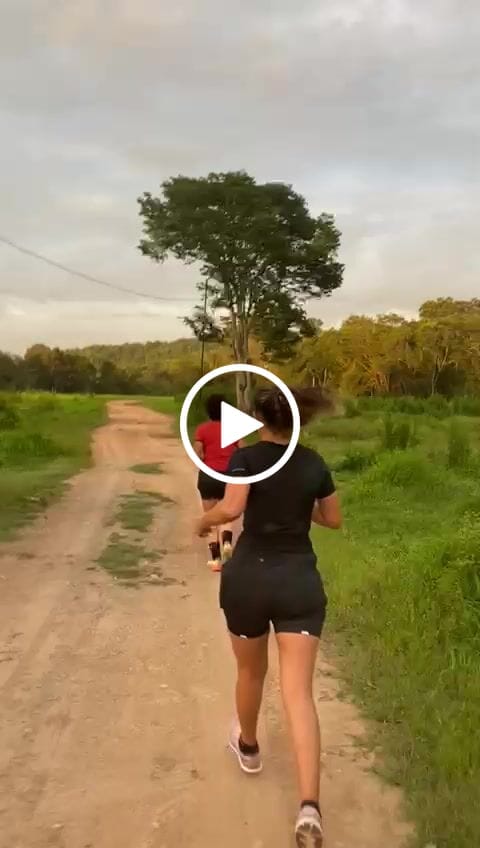 Customer video review of Camiseta Postural Feminina - Posture Shirt® Pullover