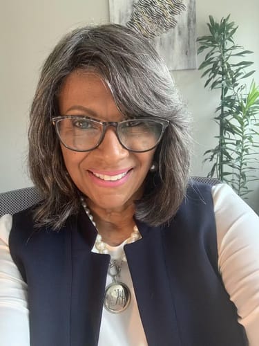 Customer photo review of Luvwin Salt And Pepper Full Machine Made Bang Wig With Small Lace