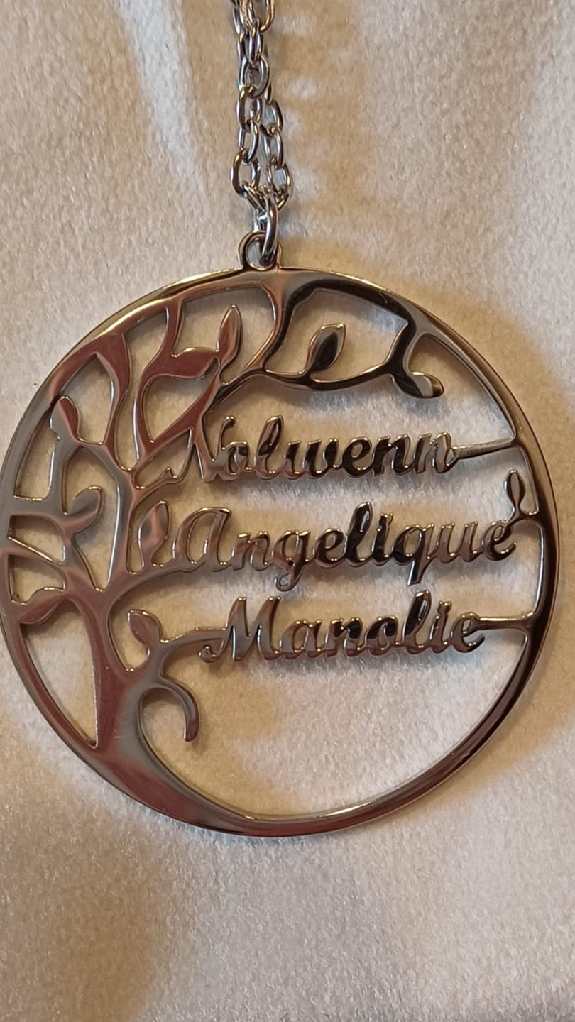 Customer photo review of Collier Prénom Arbre Généalogique - Arbre de vie