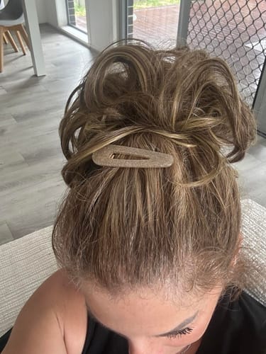 Customer photo review of JuvaBun Messy Bun