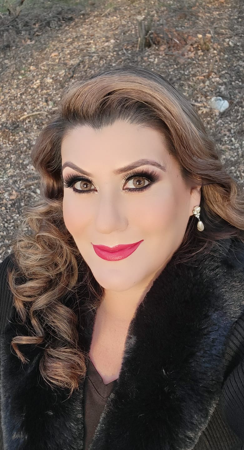 Customer photo review of GLOW  RADIANT HAZELNUT Colored Contact Lenses