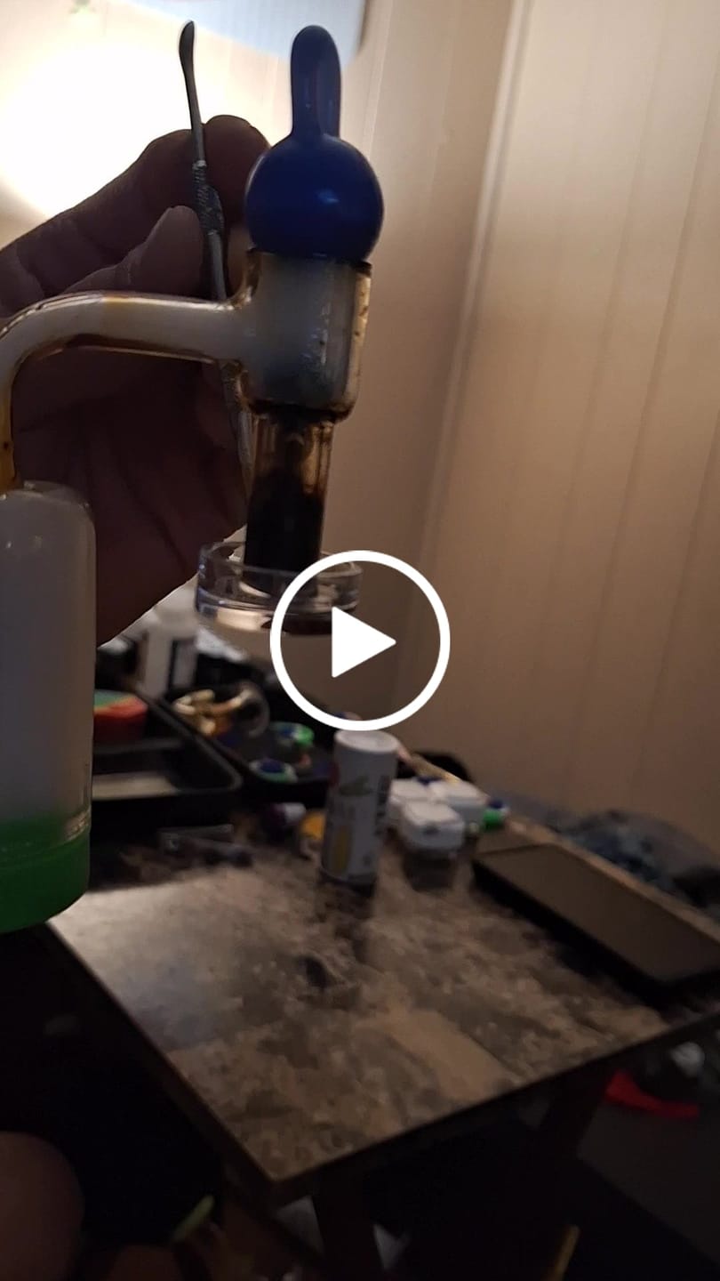Customer video review of HONEYSUCKLE BEVEL QUARTZ BANGER - 90° DEGREE | BL