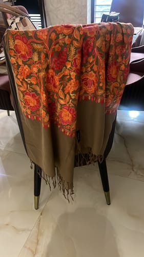 Customer photo review of Pashtush Womens Aari Embroidery Stole Pervian Roses, Gulaabdar Beige