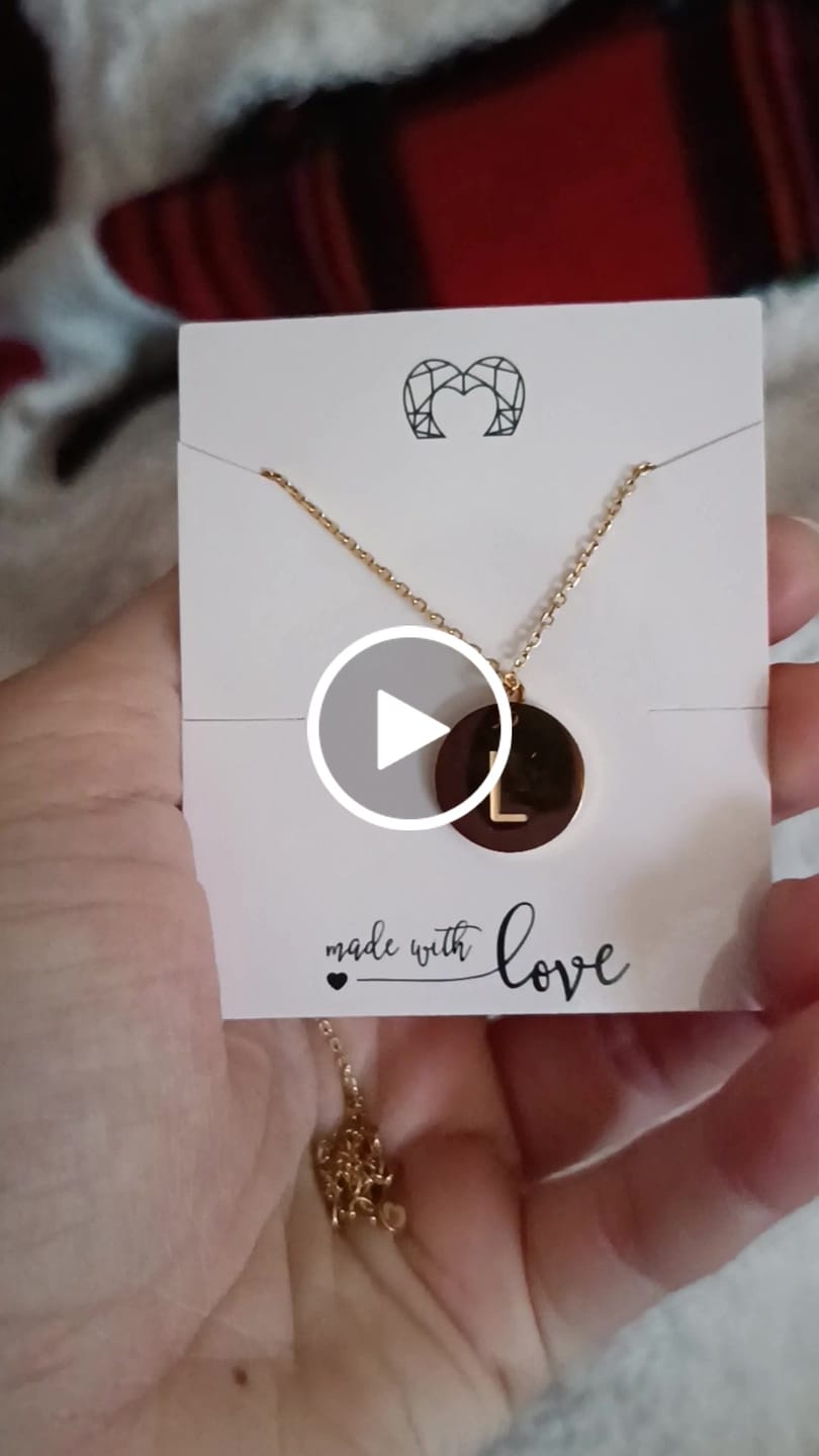 Customer video review of Collar Inicial