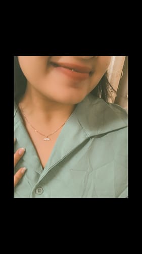 Customer photo review of Anushka Sharma Rose Gold Dolphin Tail Necklace with Link Chain