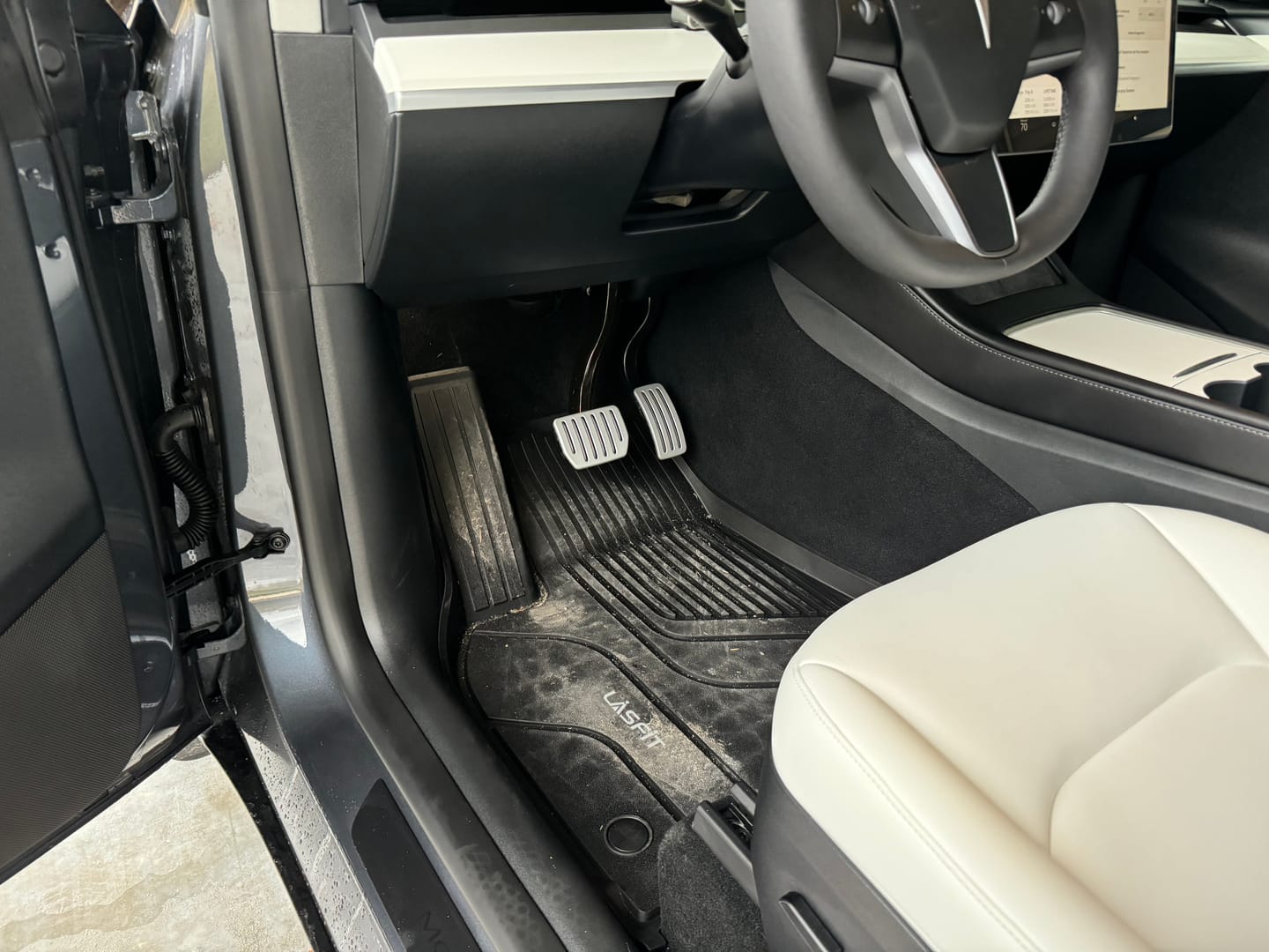 Customer photo review of 【Gen-II】TPARTS Performance Pedal Set for Tesla Model 3 & Y