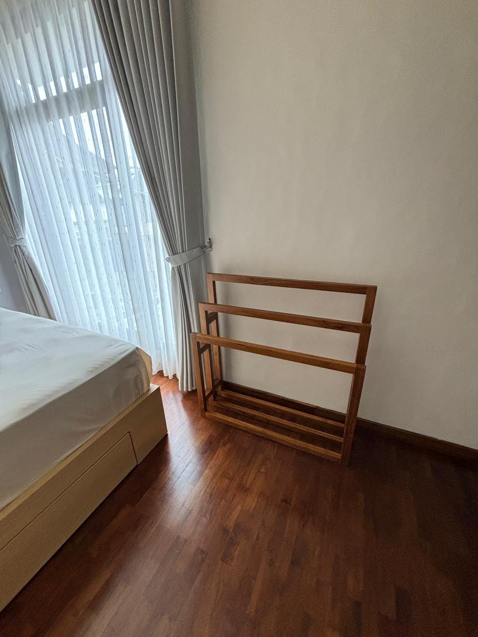 Customer photo review of Exclusive Tiered Teak Towel Rack