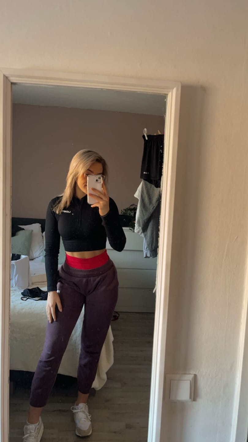 Customer photo review of Nala Halfzip Top Black