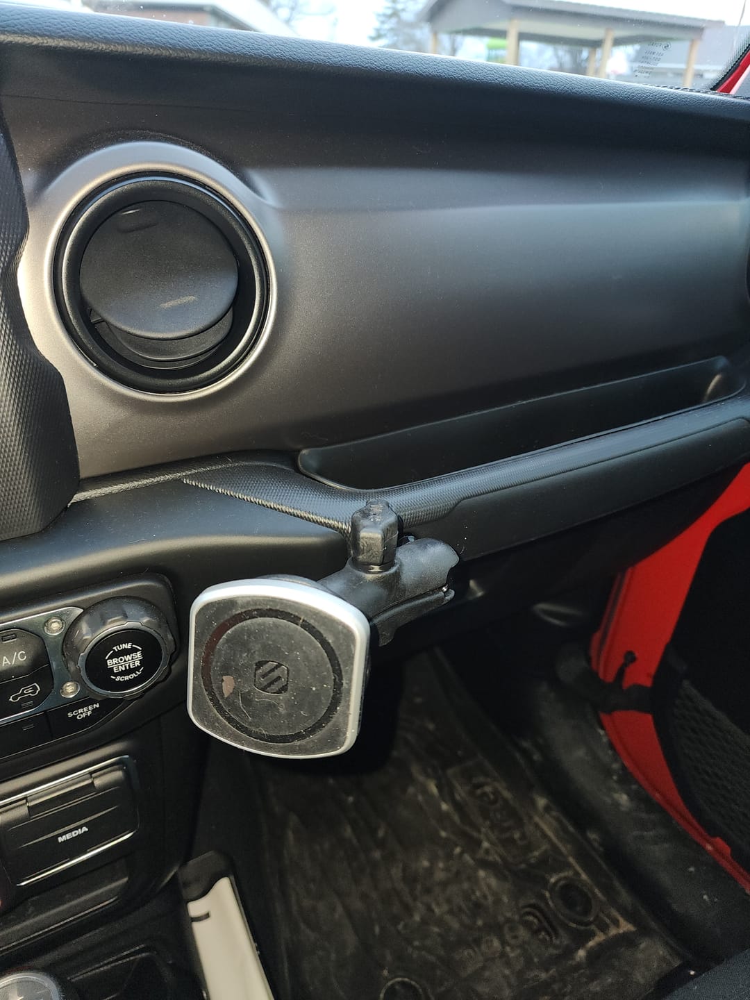 Customer photo review of JL/JLU Grab Bar Ball Mount