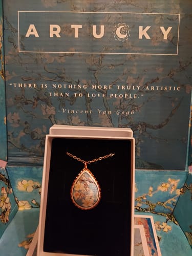 Customer photo review of Van Gogh Almond Blossom Tablo Tasarım Kolye