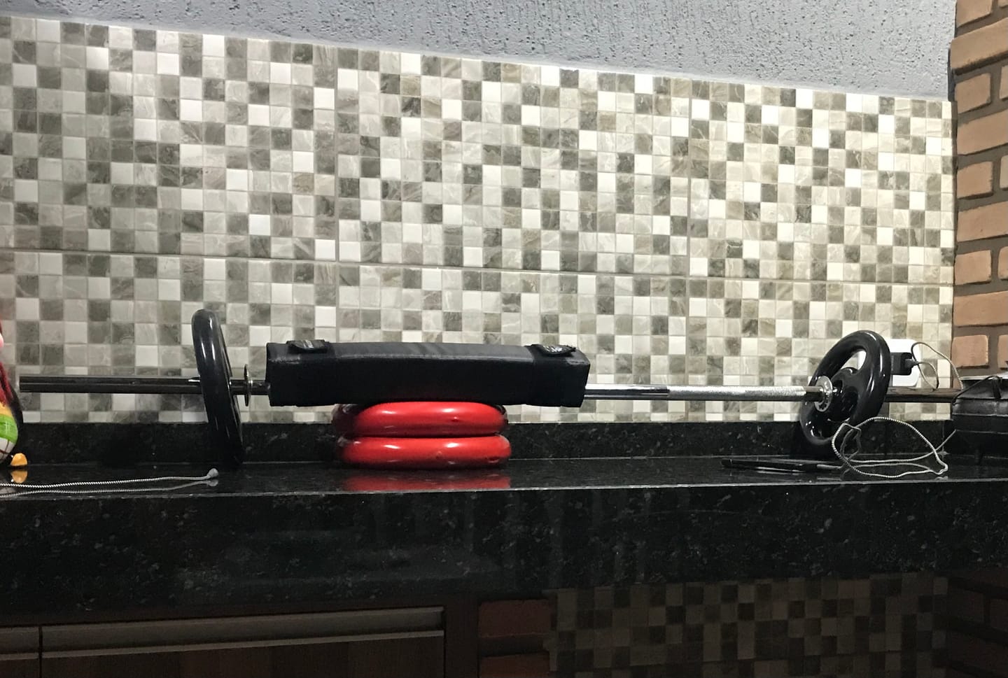 Customer photo review of Barra Reta Maciça Cromada Com Presilhas 1,50M 25,40mm
