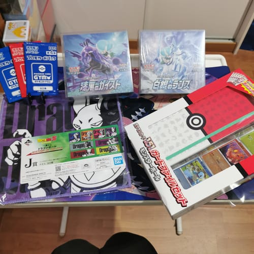 Customer photo review of Display Pokémon Épée et Bouclier S6K Jet-Black Poltergeist