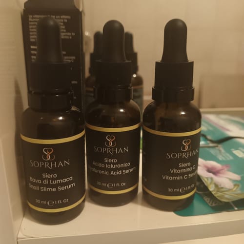 Customer photo review of Sieri Acido Ialuronico + Vitamina C + Bava di Lumaca - 3 al Prezzo di 1 (30ml per Siero)