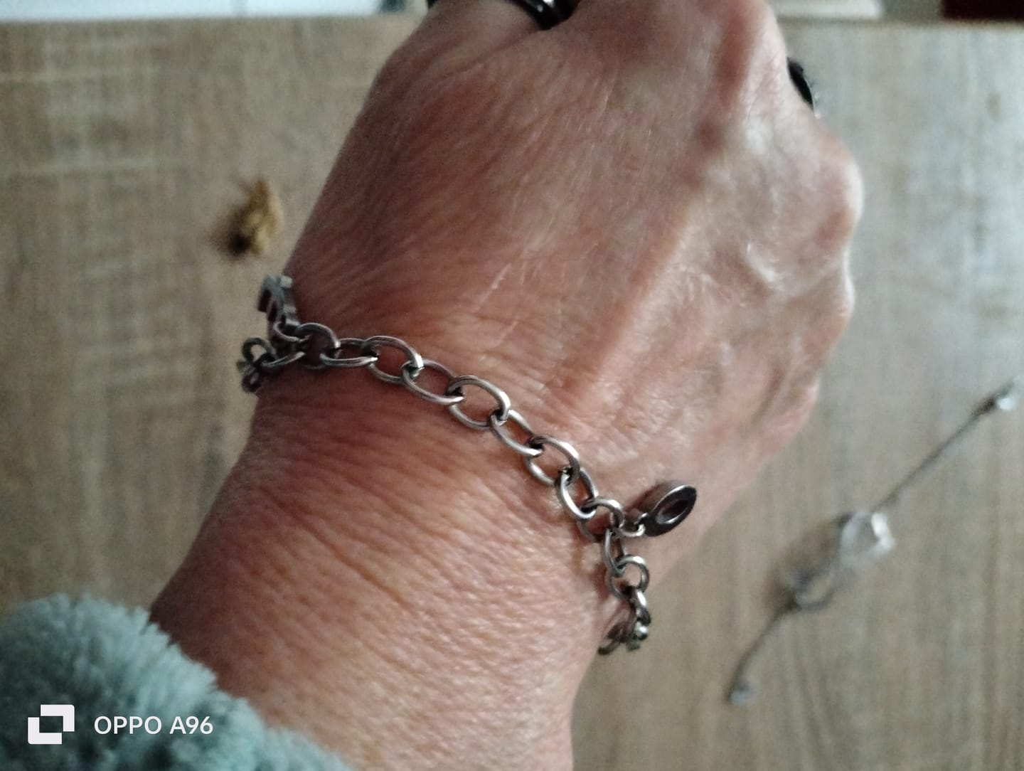Customer photo review of Bracelet Lettres Pendentifs