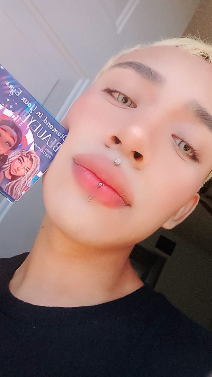 Customer photo review of Cherry OCEAN Blue Prescription Colored Contact Lenses