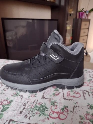 Customer photo review of OrthoRelief - Wärmender Outdoor- & Wanderstiefel