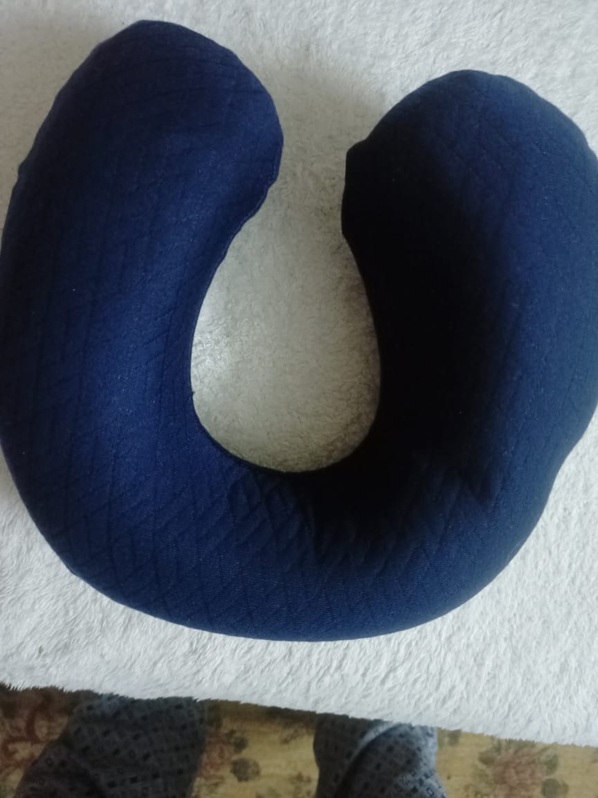 Customer photo review of Ripa- Travel Neck Pillow