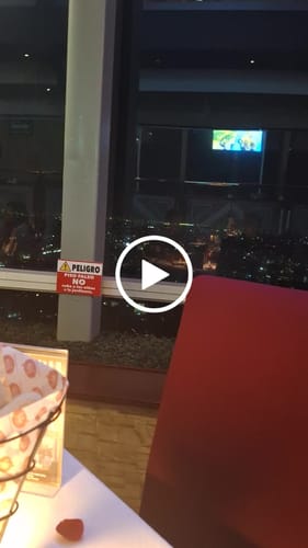 Customer video review of Cena Romántica