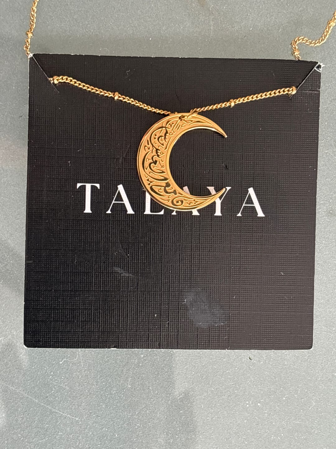 Customer photo review of "Gewiss, mit der Erschwernis, kommt die Erleichterung" Mond Halskette