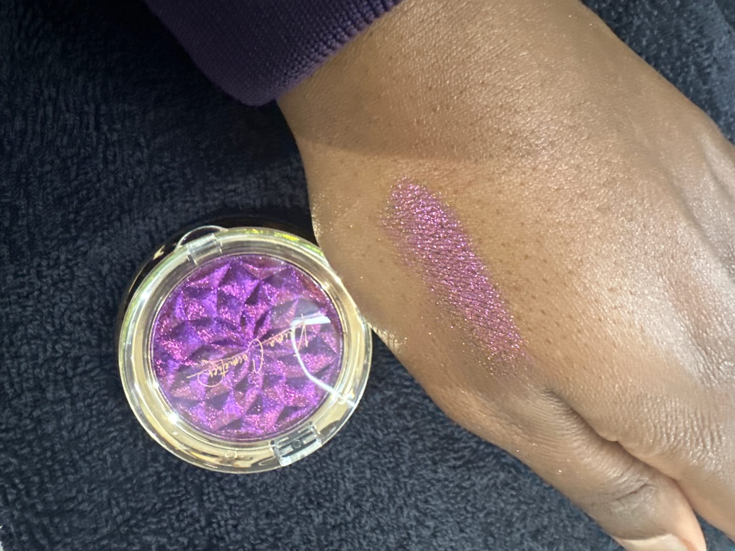 Customer photo review of Multichrome special effect eyeshadow - Hekate