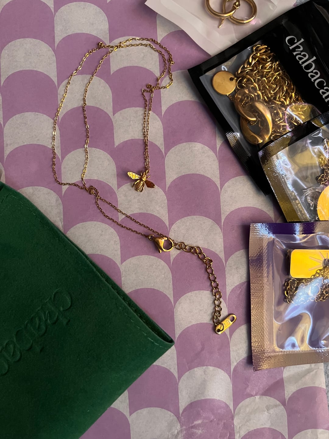 Customer photo review of Collar Queen Bee