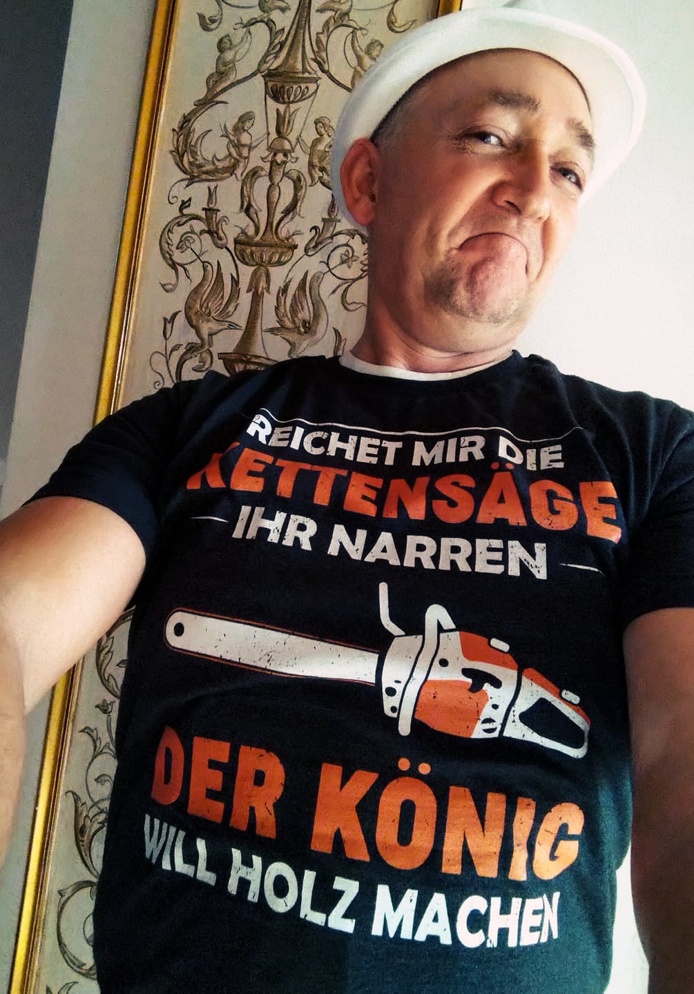 Customer photo review of Reichet mir die Kettensäge - Unisex Premium Bio Shirt