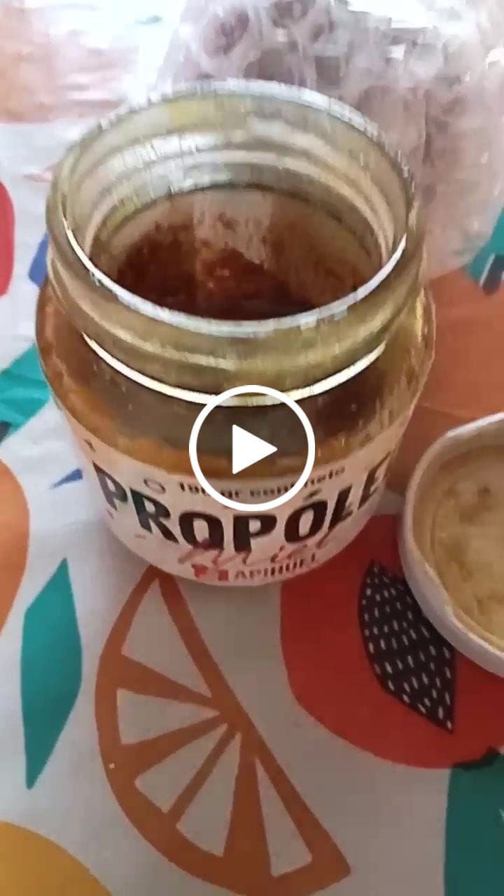 Customer video review of Propóleo Miel Cuchareable receta propia