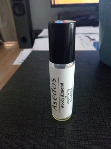 Customer photo review of WOODY ALMOND PERFUME OIL